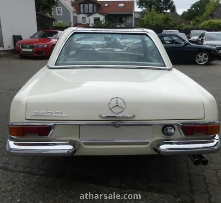 سيارة مرسيدس موديل 1968