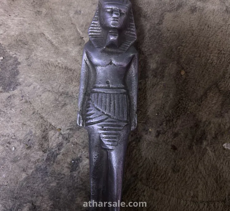 تمثال اثري قديم جداً