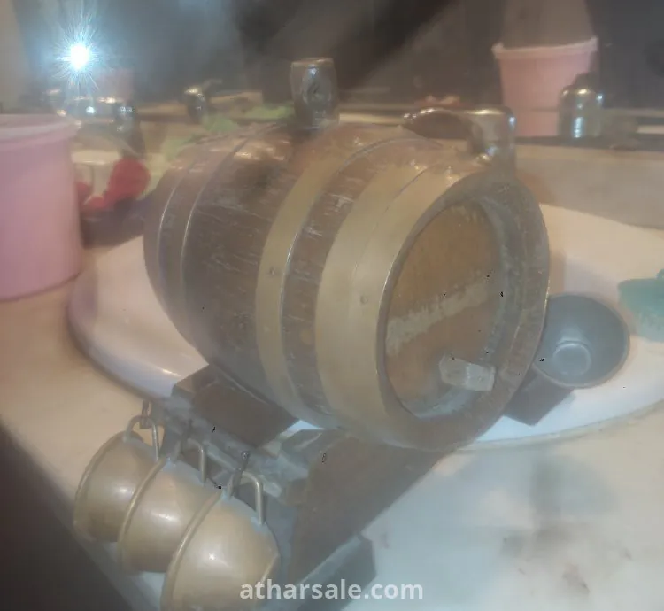 برميل روماني بكؤوس من نحاس