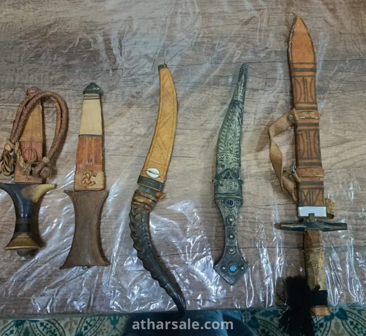 سيوف وخناجر للعهد العباسي للامراء فرصة نادرة