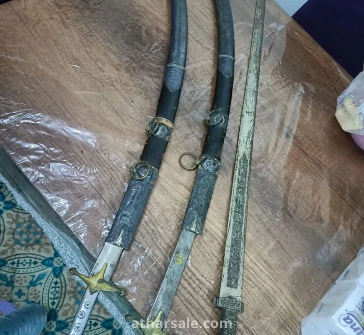 سيوف وخناجر للعهد العباسي للامراء فرصة نادرة