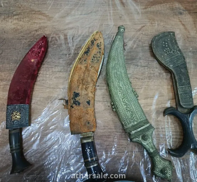 سيوف وخناجر للعهد العباسي للامراء فرصة نادرة