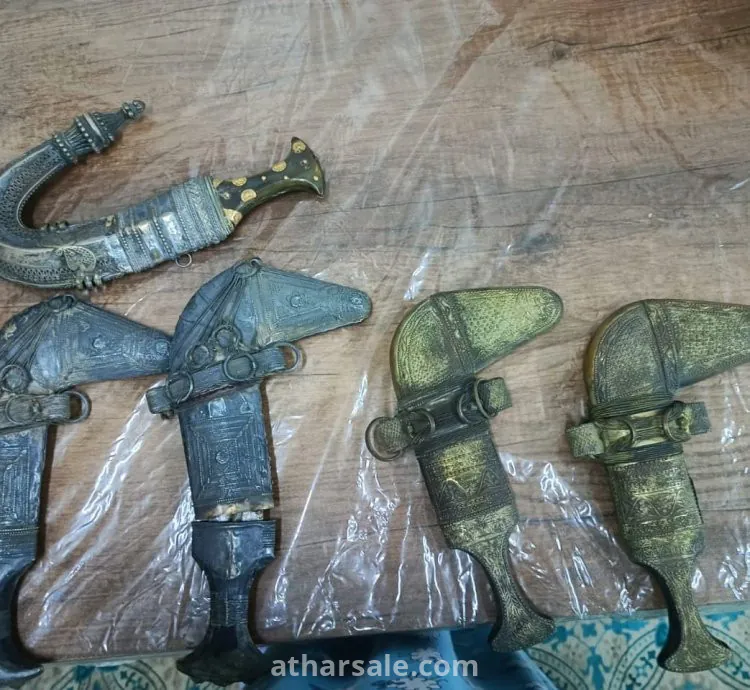 سيوف وخناجر للعهد العباسي للامراء فرصة نادرة