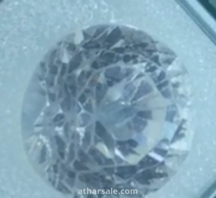 ياقوت ابيض نادر الحجم 6.37 قيراط مع شهادة MT الموقع جدة