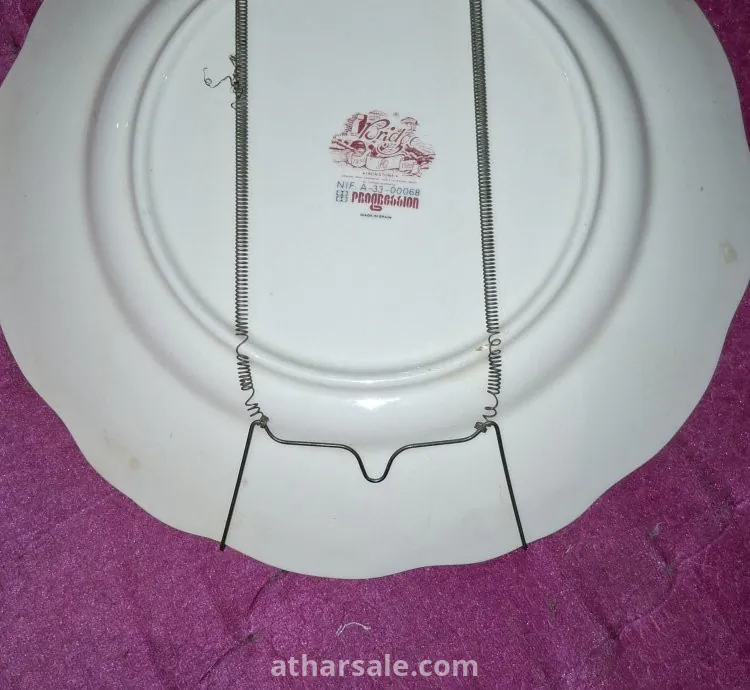 طبقين اثريين قديمين من الصنع الاسباني