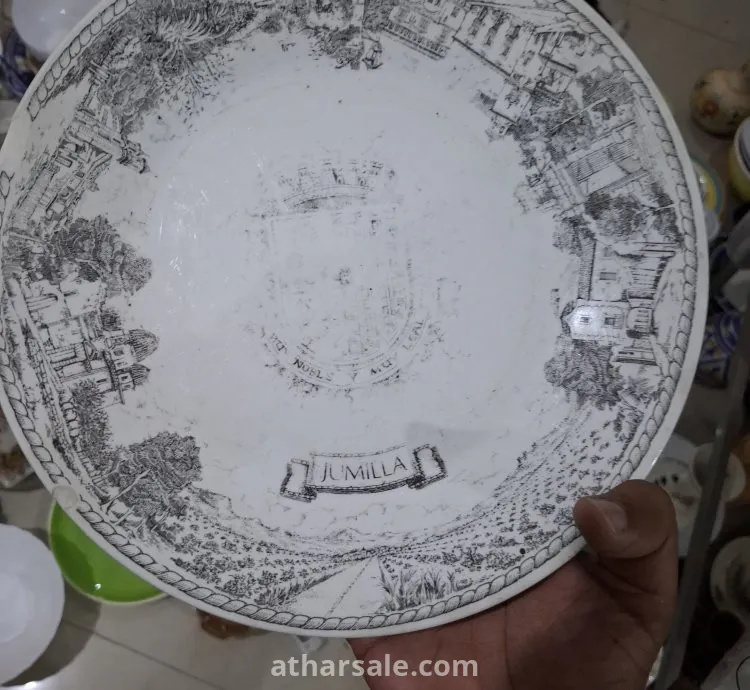 طبقين اثريين قديمين من الصنع الاسباني