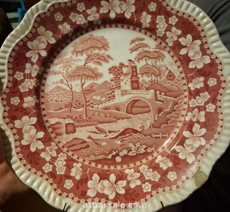 طبقين اثريين قديمين من الصنع الاسباني