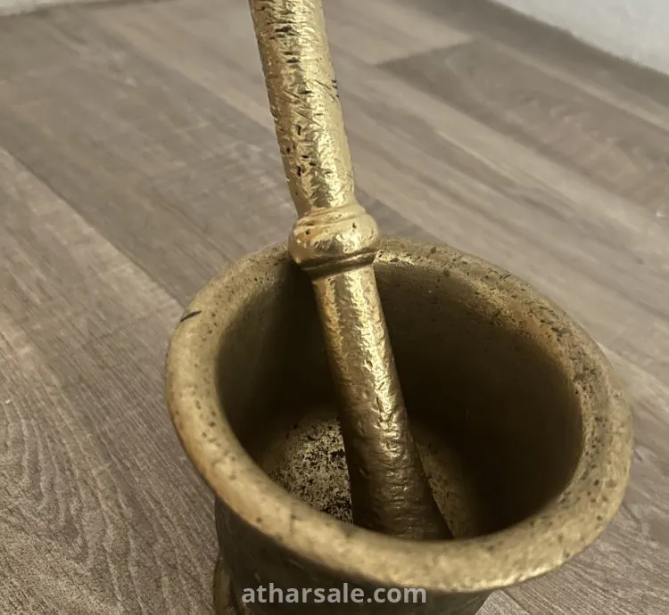 مهراس قديم مصنوع من النحاس القديم