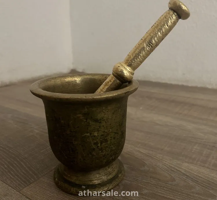 مهراس قديم مصنوع من النحاس القديم