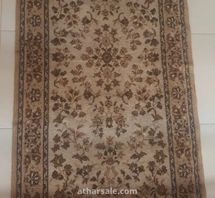 سجادة ذات تصميم شرقي تقليدي