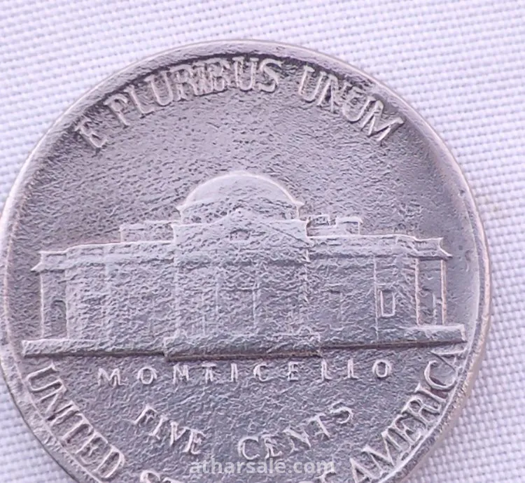 عملة "جيفرسون نيكل" (Jefferson Nickel) الأمريكية، وهي من فئة 5 سنتات، وتحديداً من عام 1979.