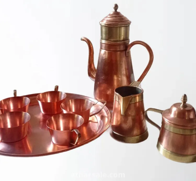 صينية قديمة من النحاس الاحمر