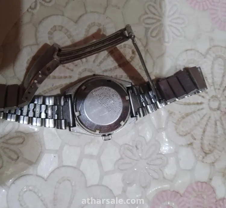 ساعة يد ياباني حريمى