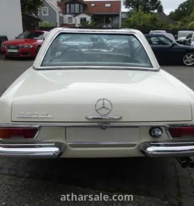 سيارة مرسيدس موديل 1968