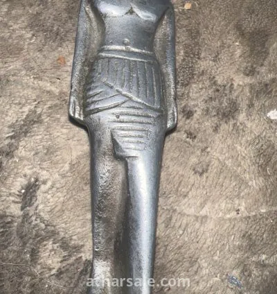 تمثال اثري قديم جداً