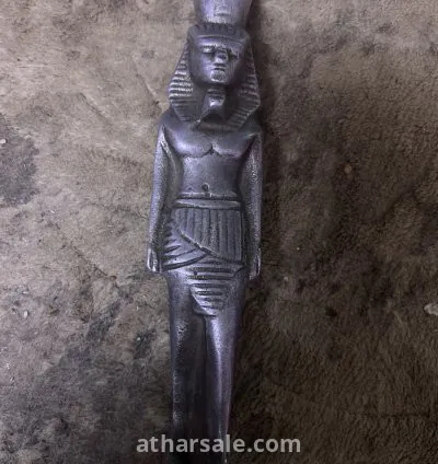 تمثال اثري قديم جداً