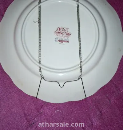 طبقين اثريين قديمين من الصنع الاسباني