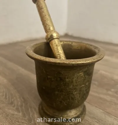 مهراس قديم مصنوع من النحاس القديم