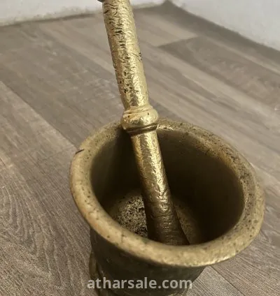 مهراس قديم مصنوع من النحاس القديم 3