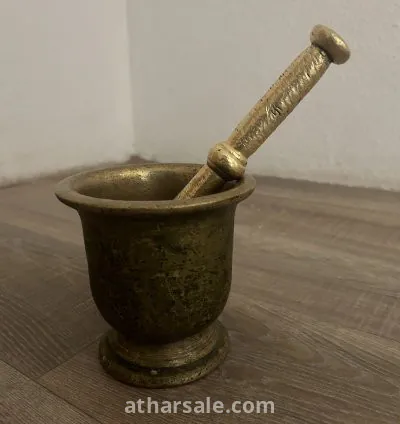 مهراس قديم مصنوع من النحاس القديم 2