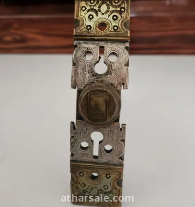 مطرقة قديمة من النحاس و الفضة