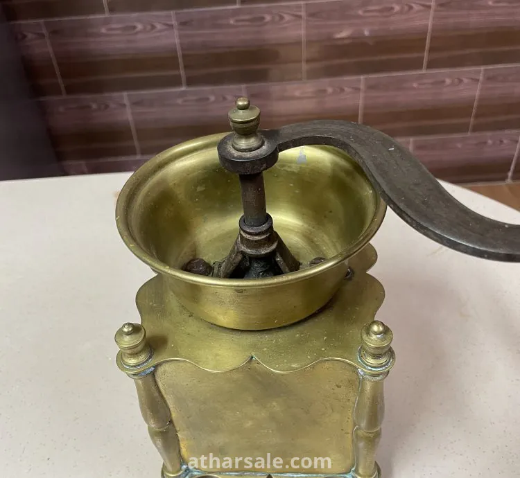 Hand mill