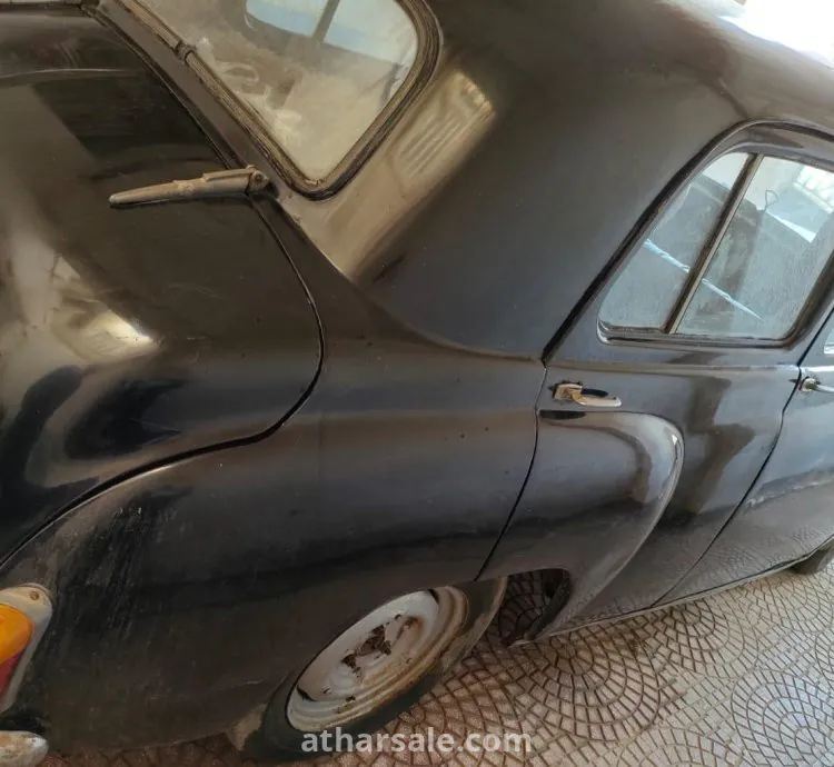 تحفة كلاسيكية بريطانية نادرة