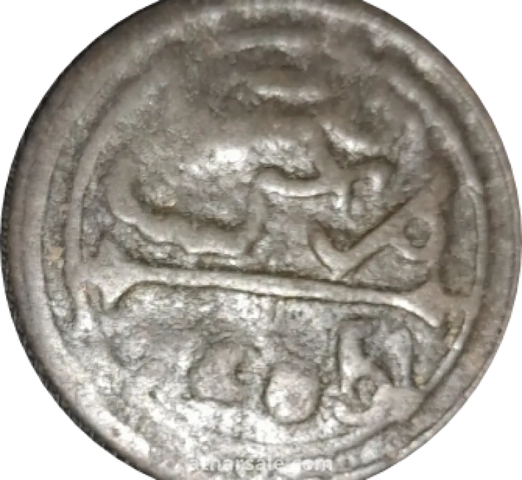 فلس مغربي قديم من عهد السلطان مولاي الحسن الأول (1873-1894)، مصنوع من النحاس، يحمل نقشًا عربيًا وخاتم سليمان على الوجه الآخر. الحالة متوسطة.