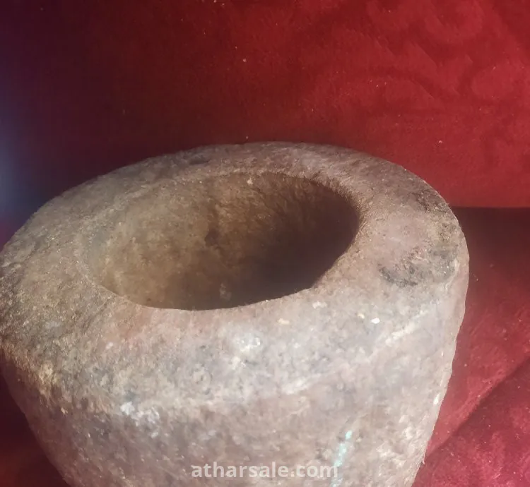 مهراز حجر قديم أكتر مئة سنة