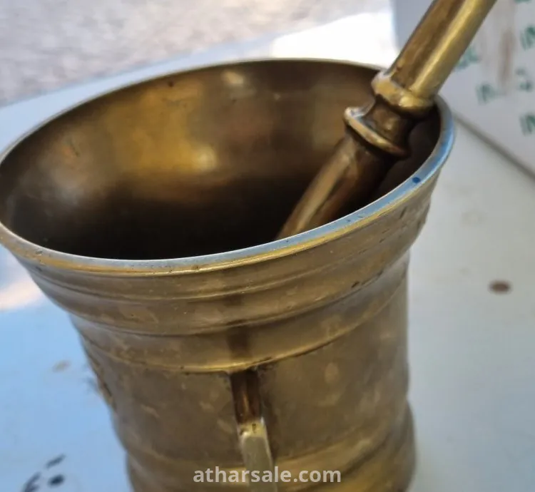 هاون ومدقة نحاسية أثرية من عام 1825 – قطعة نادرة لهواة التحف