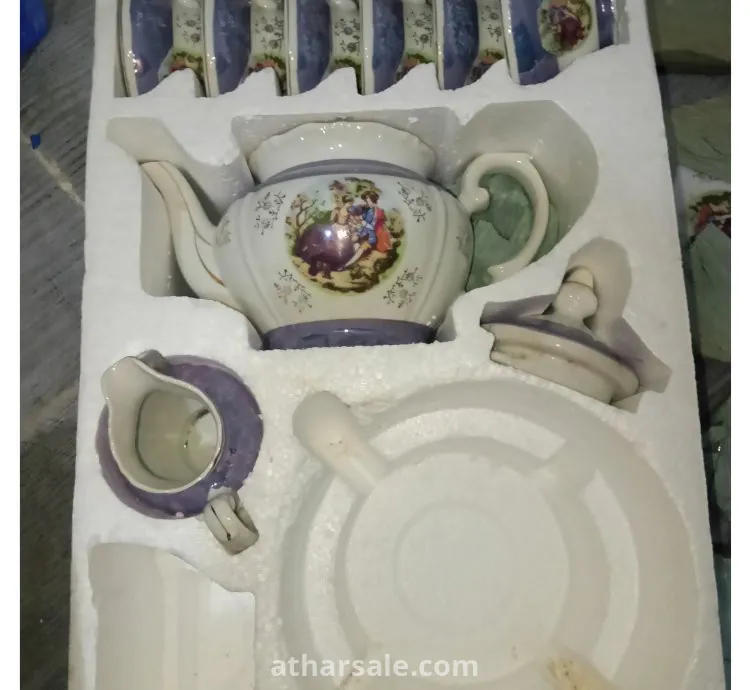 طقم شاي بورسلين منذ 50 عاما