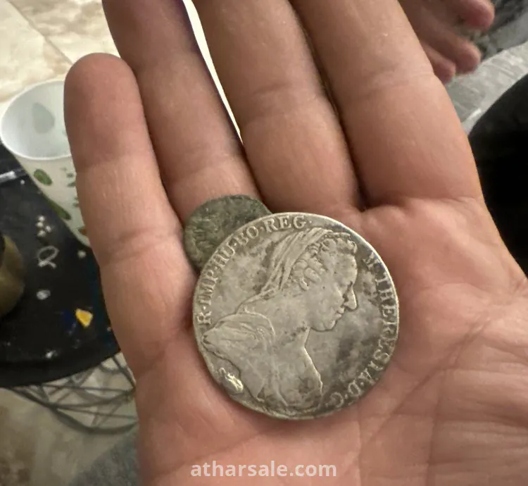 عملات و احجار كريمة