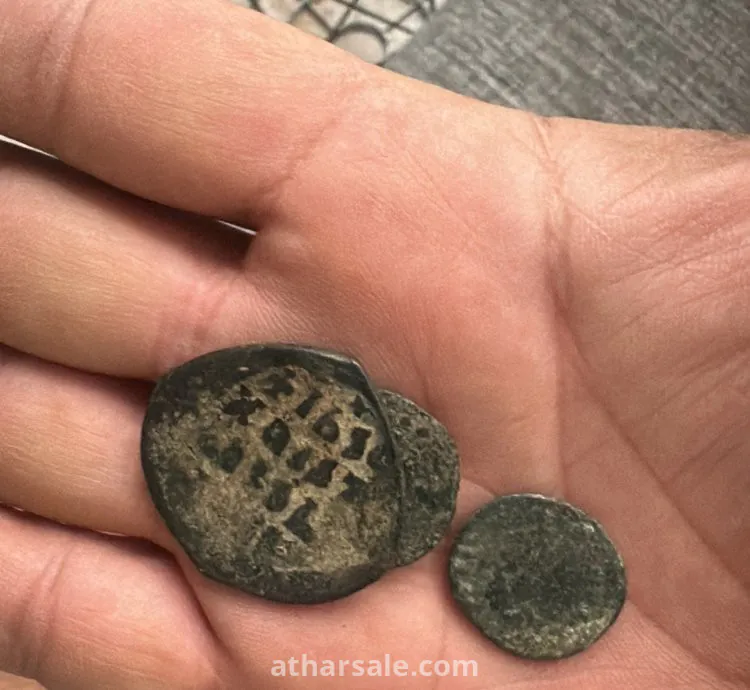 عملات و احجار كريمة