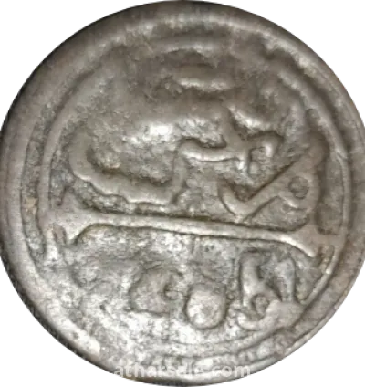 فلس مغربي قديم من عهد السلطان مولاي الحسن الأول (1873-1894)، مصنوع من النحاس، يحمل نقشًا عربيًا وخاتم سليمان على الوجه الآخر. الحالة متوسطة.