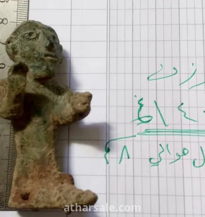 تمثال برونزي اثري عمره 2500 سنة قبل الميلاد  ولم احدد من اي عهد تعود