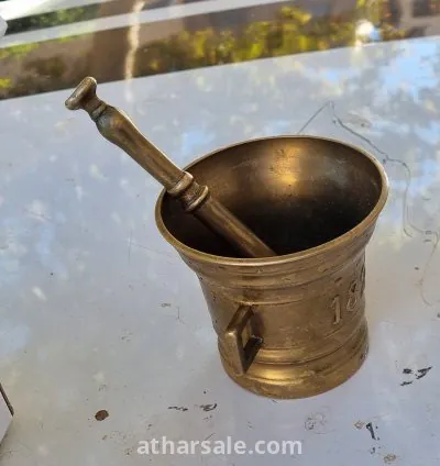 هاون ومدقة نحاسية أثرية من عام 1825 – قطعة نادرة لهواة التحف 3