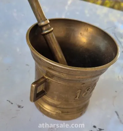 هاون ومدقة نحاسية أثرية من عام 1825 قطعة نادرة لهواة التحف