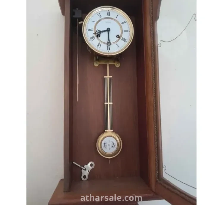 ساعة حائط أنتيك ألمانية – تحفة ميكانيكية من ثلاثينيات القرن الماضي