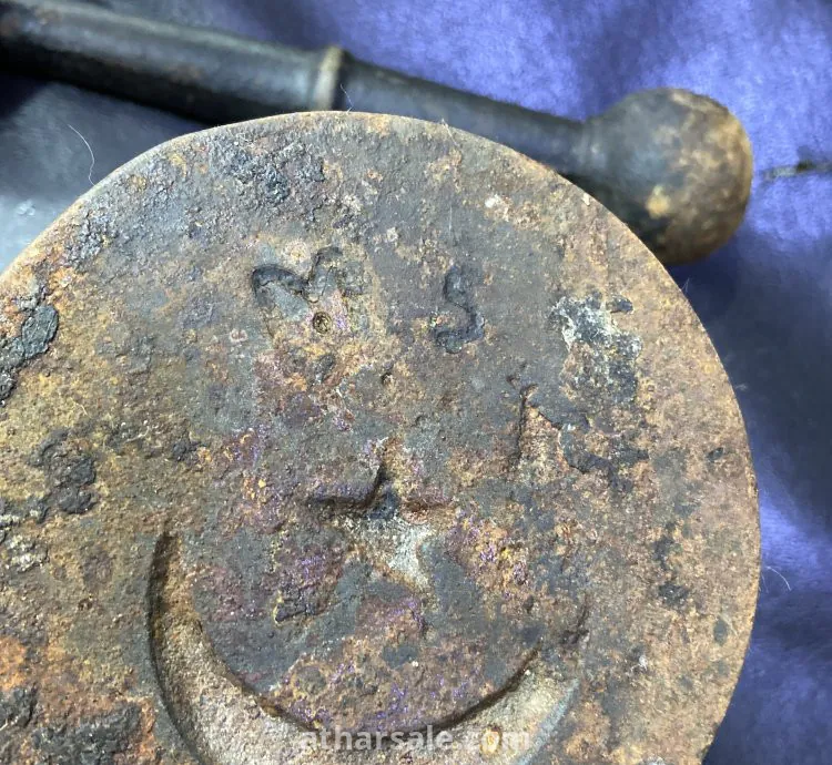 مهراز مصنوع من الحديد