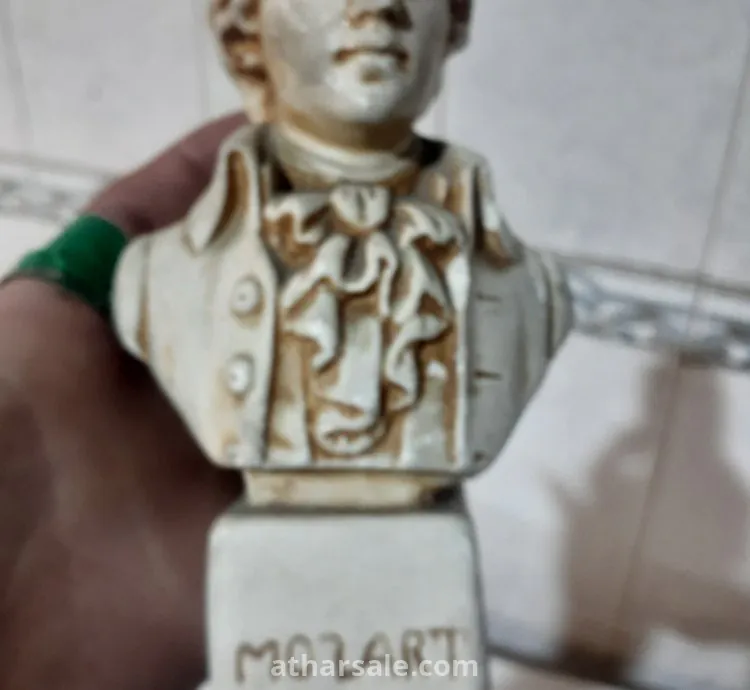 للبع تمثال اثري