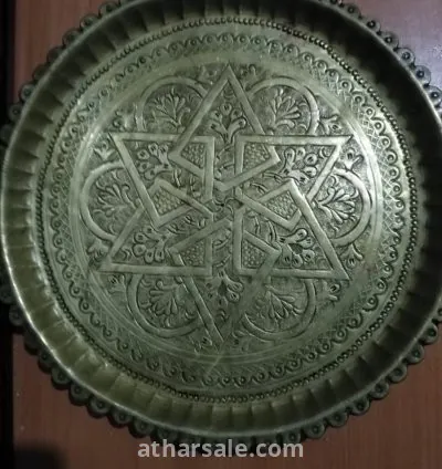 قطع اثرية وجدت جديثا في صندوق تجت الارض ثقيلة الوزن صفراء اللون 5