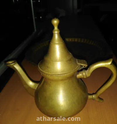 قطع اثرية وجدت جديثا في صندوق تجت الارض ثقيلة الوزن صفراء اللون 4