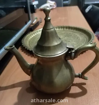 قطع اثرية وجدت جديثا في صندوق تجت الارض ثقيلة الوزن صفراء اللون 3