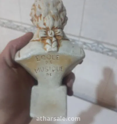 للبع تمثال اثري