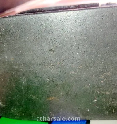 مكواة قديمة الصنع بالفحم