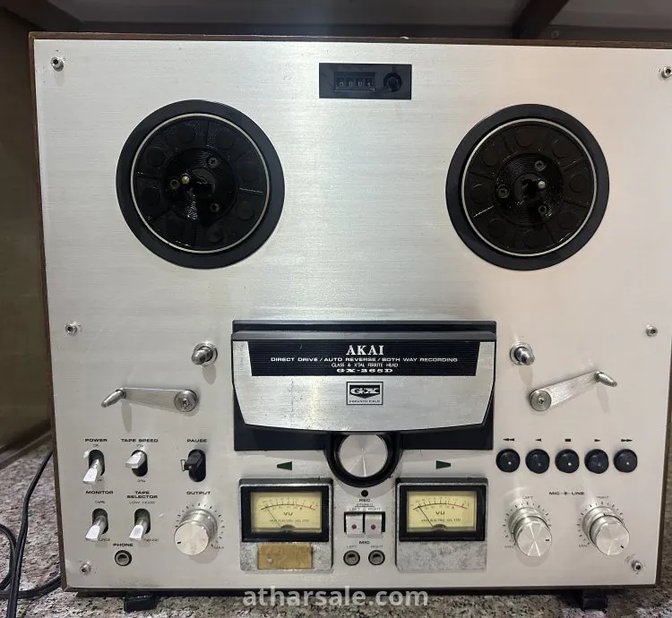 مسجّل شرائط مغناطيسية (Reel-to-Reel Tape Recorder)