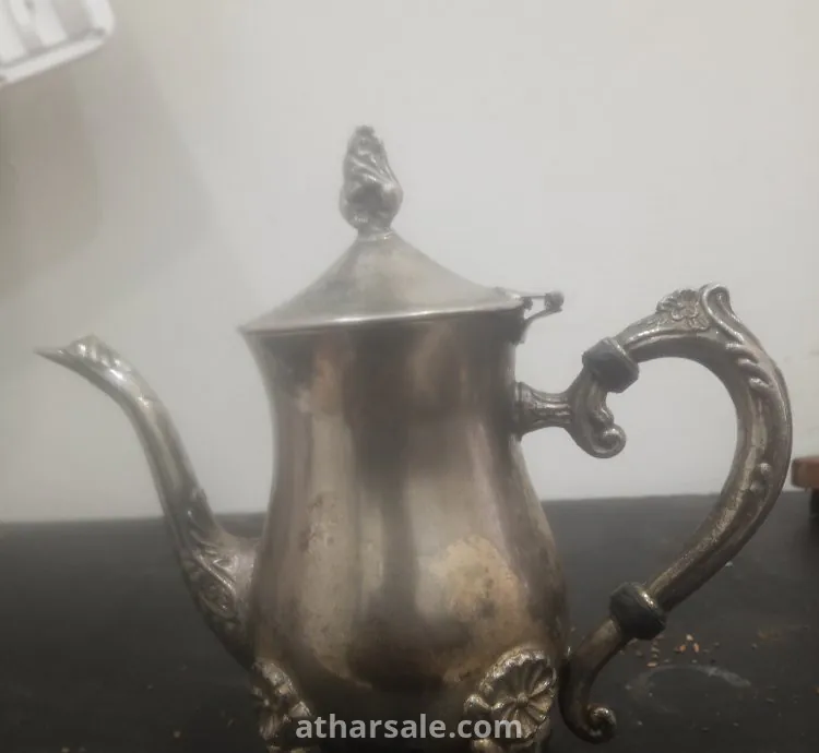 ابريق نحاسي قديم