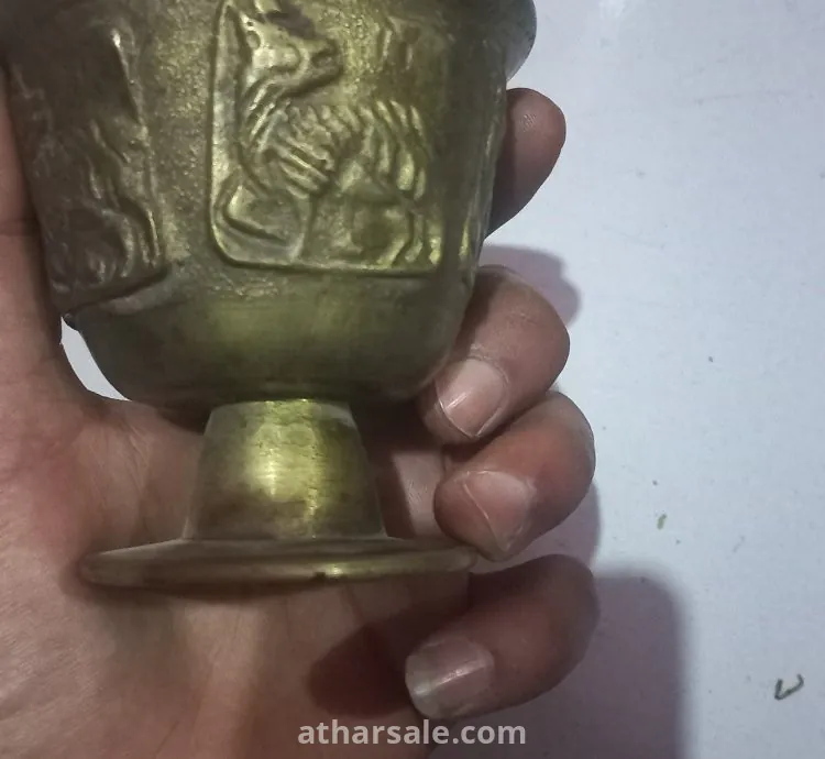 كاس نحاسي قديم نادر من العصر الروماني