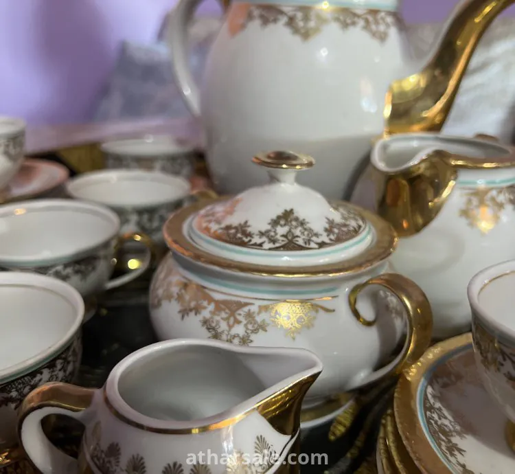 إبريق شاي تراثي من Santa Clara بزخرفة ذهبية أنيقة