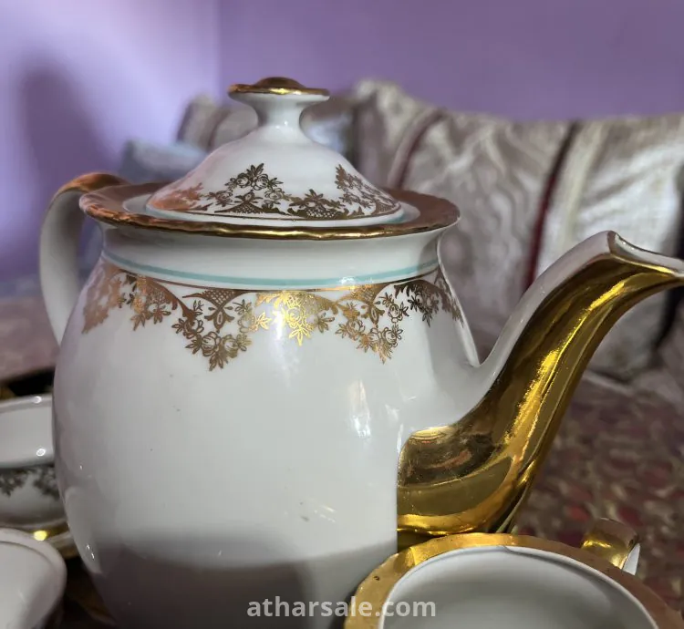 إبريق شاي تراثي من Santa Clara بزخرفة ذهبية أنيقة